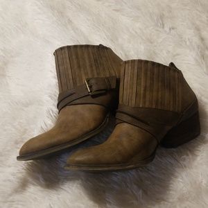 Super Cute Altard State Leather Booties